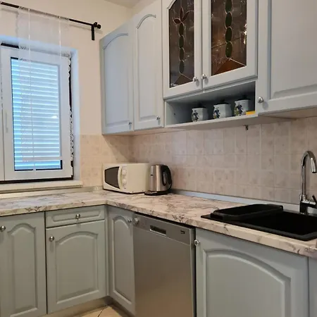 Apartment Mali Raj, With Private Pool