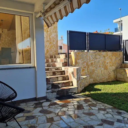 Mali Raj, With Private Pool Apartment
