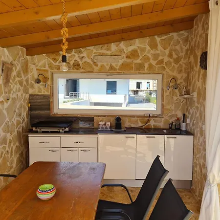 Mali Raj, With Private Pool Apartment *