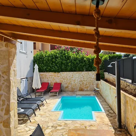 Daire Mali Raj, With Private Pool *